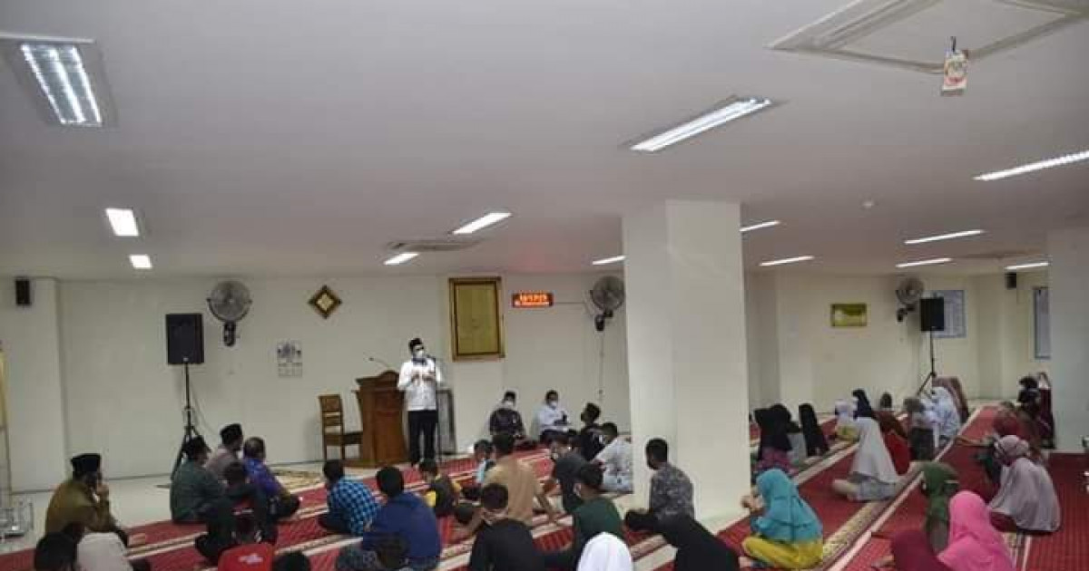 Gambar sampul Matri Afrinal, “Bilal” Bersuara Merdu di Masjid Balaikota Padang