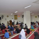 Matri Afrinal, “Bilal” Bersuara Merdu di Masjid Balaikota Padang