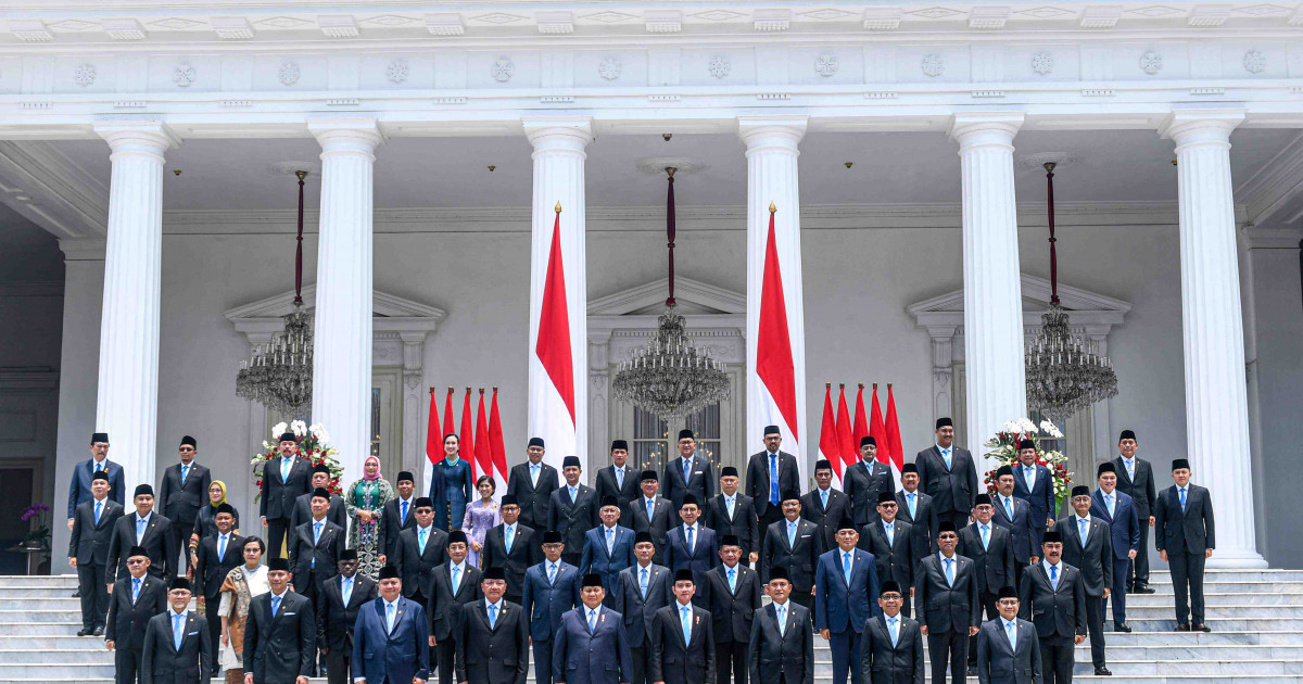 Gambar sampul "ASN dan Simfoni Harapan: Menghimpun Kesejahteraan di Era Pemerintahan Baru"